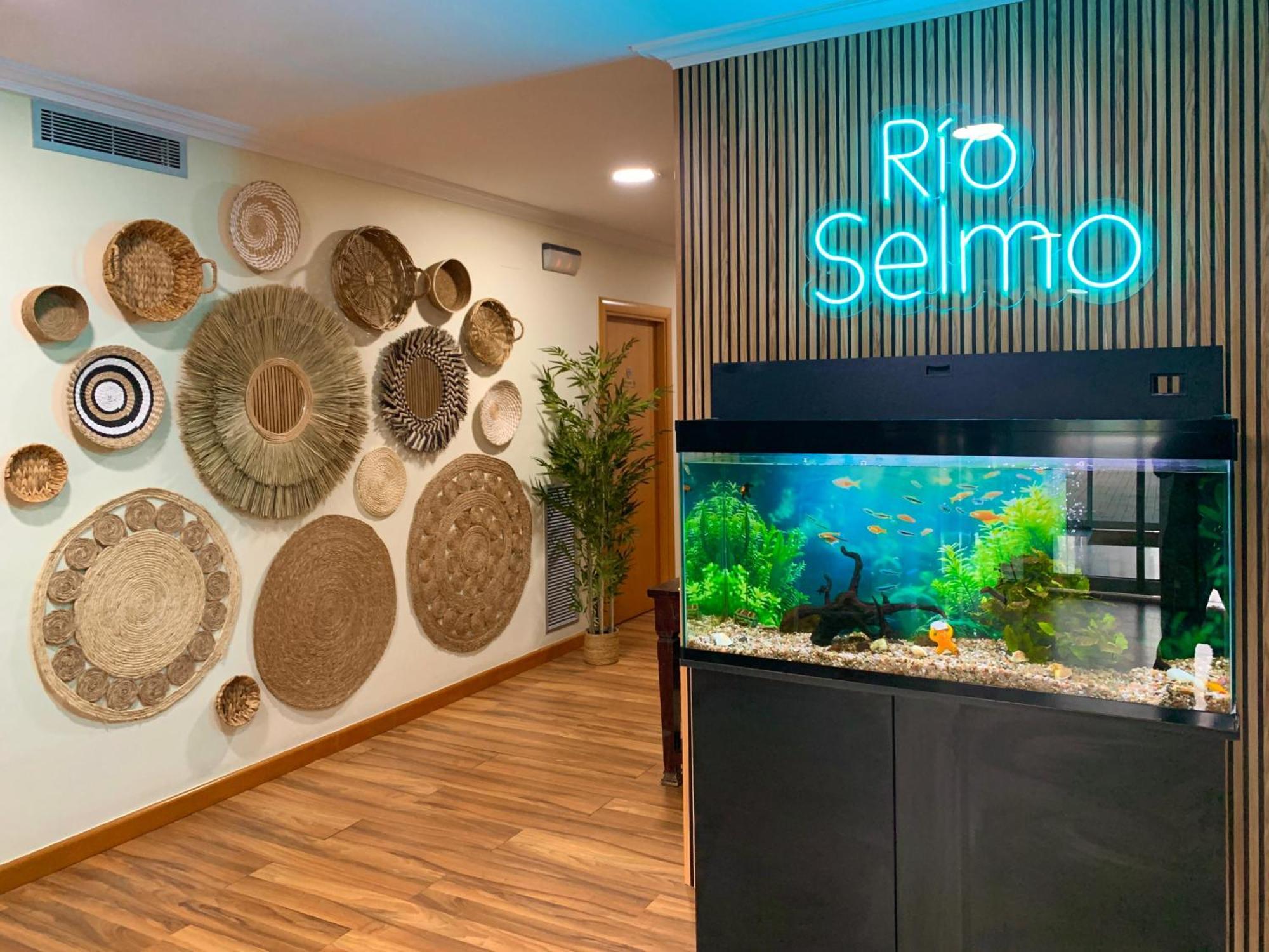 פונפרדה Hostal Rio Selmo מראה חיצוני תמונה