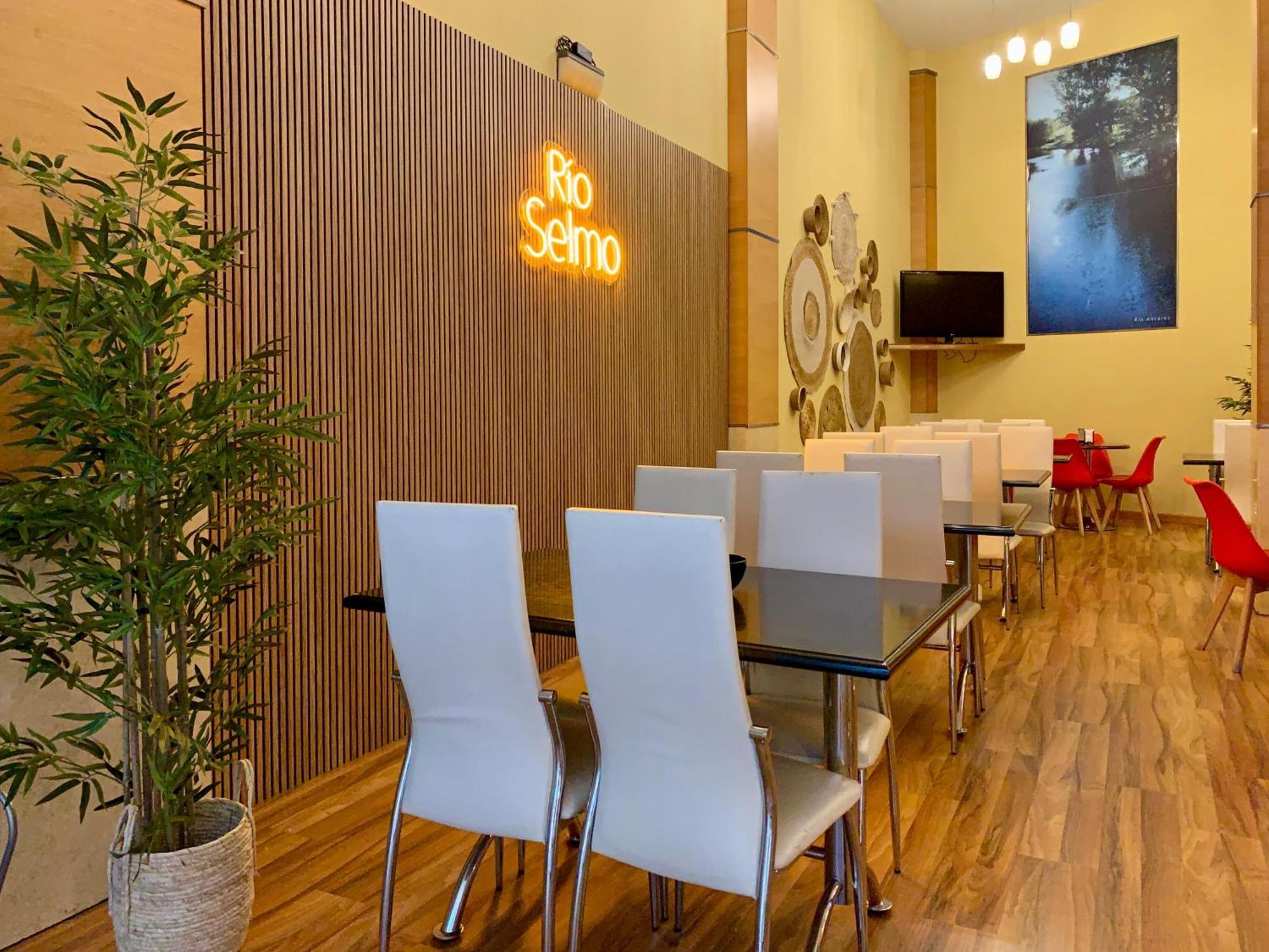 פונפרדה Hostal Rio Selmo מראה חיצוני תמונה