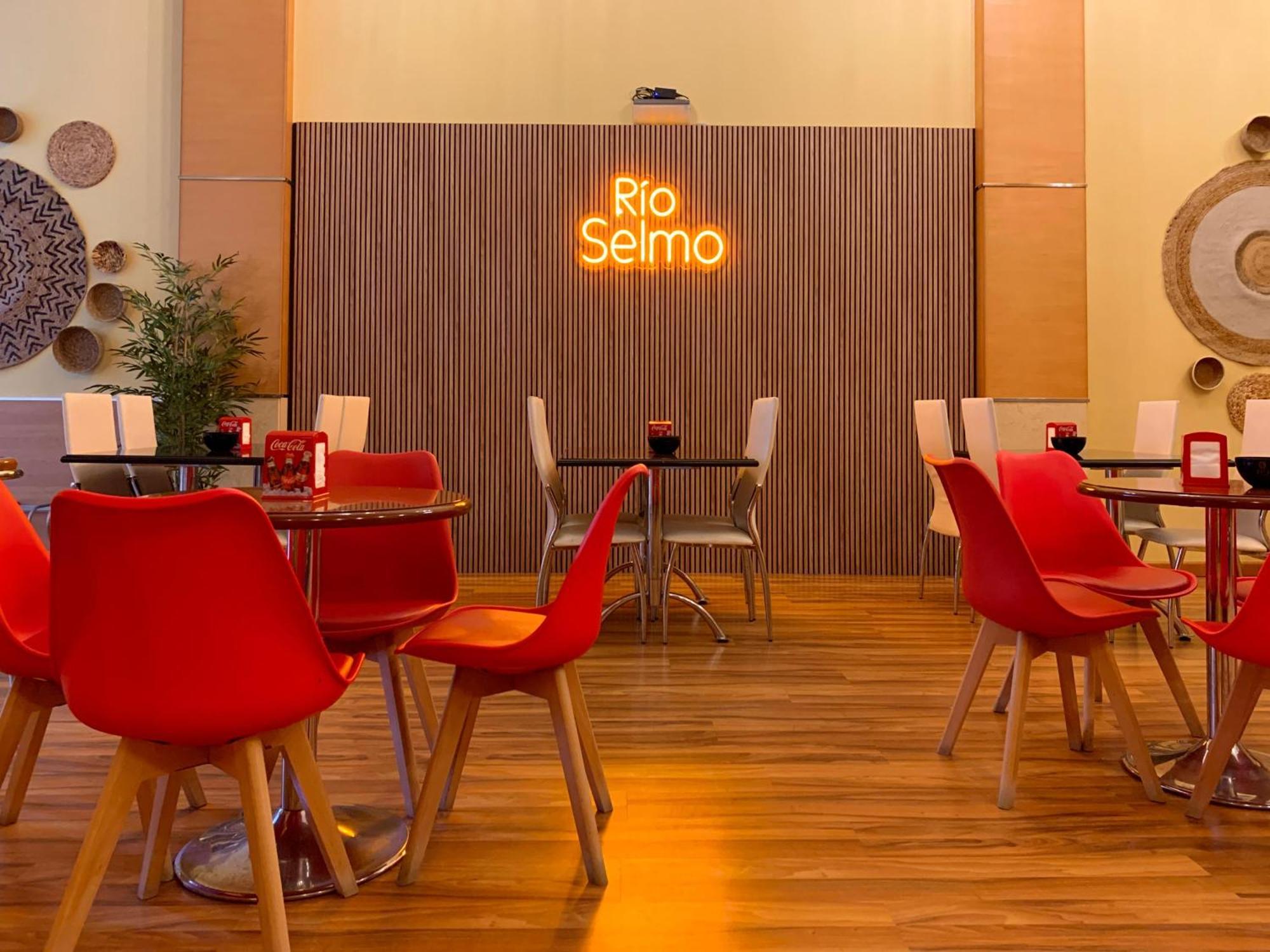 פונפרדה Hostal Rio Selmo מראה חיצוני תמונה