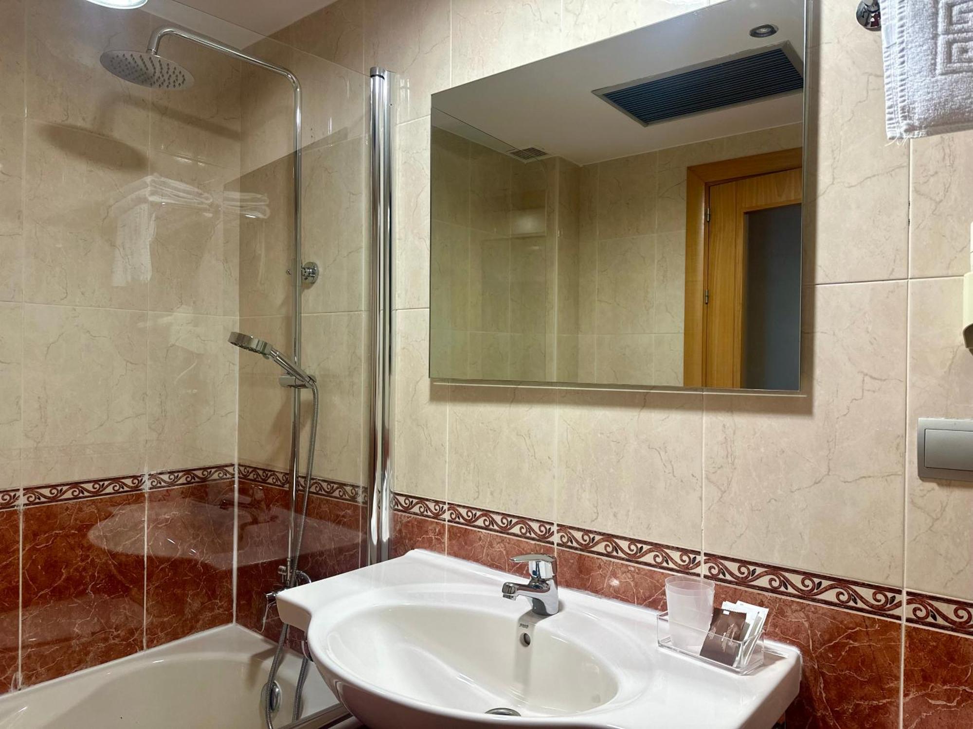 פונפרדה Hostal Rio Selmo מראה חיצוני תמונה