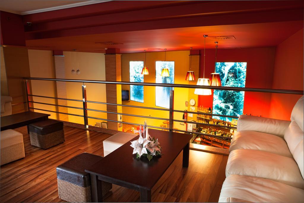 פונפרדה Hostal Rio Selmo מראה חיצוני תמונה